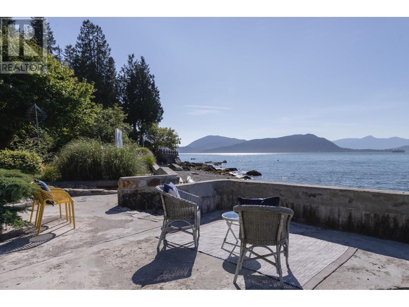 8665 LAWRENCE WAY, West Vancouver