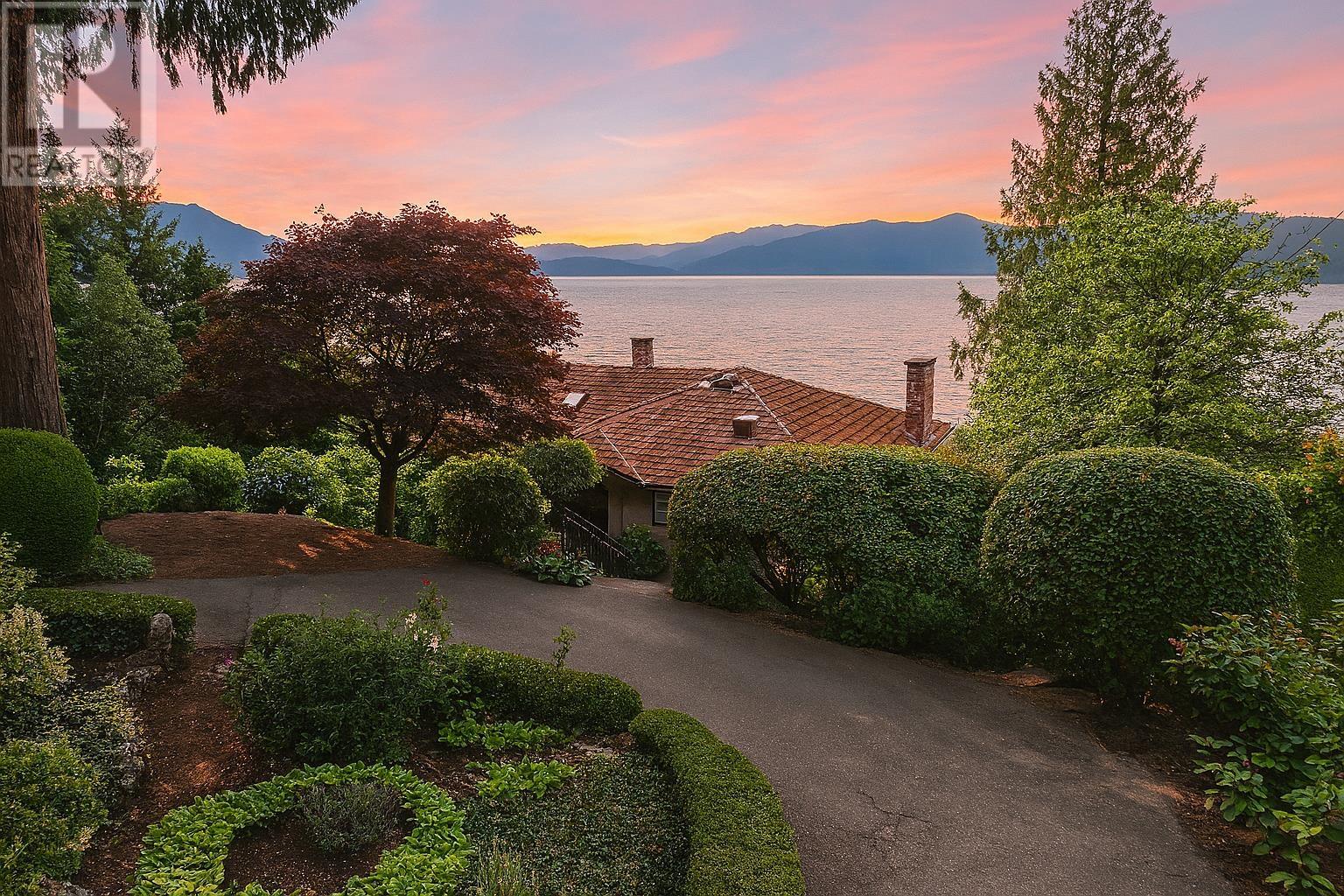 8665 LAWRENCE WAY, West Vancouver