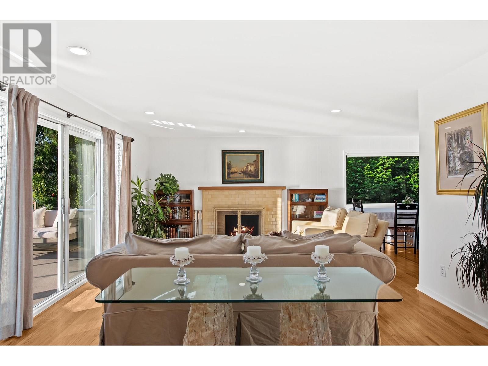 8665 LAWRENCE WAY, West Vancouver