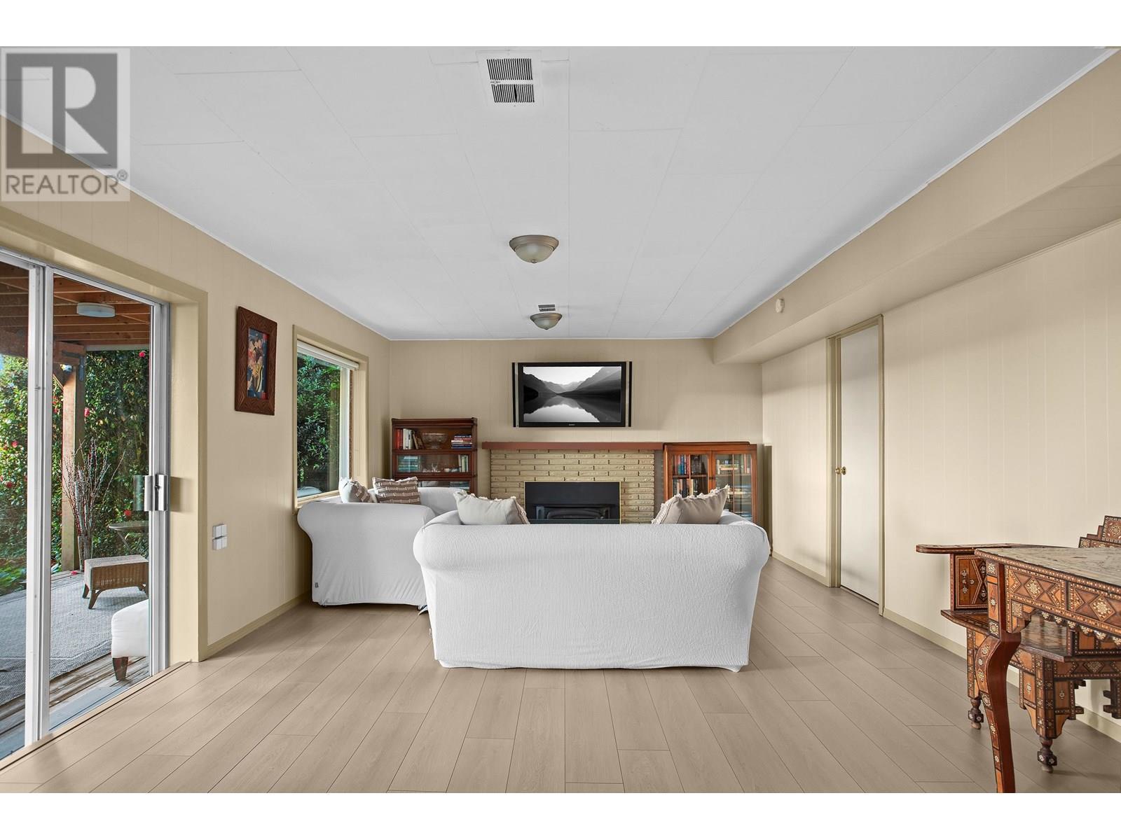 8665 LAWRENCE WAY, West Vancouver