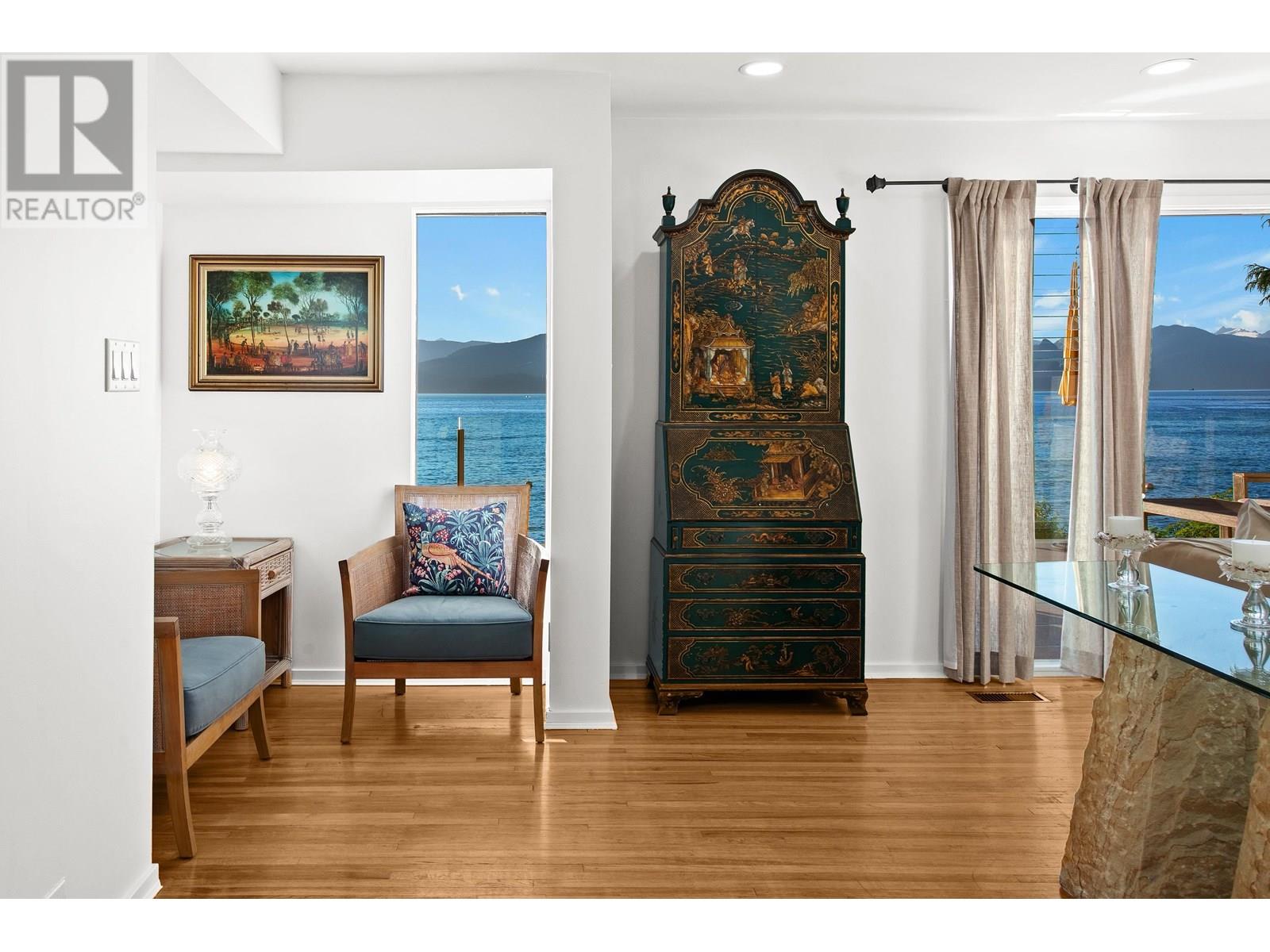 8665 LAWRENCE WAY, West Vancouver