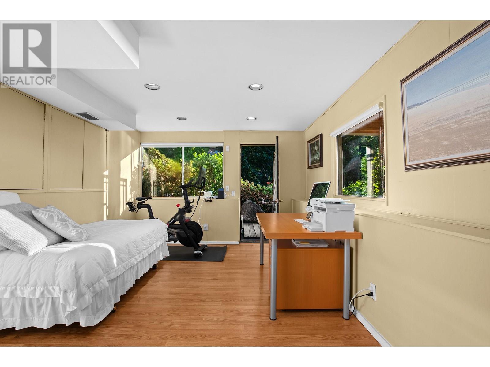 8665 LAWRENCE WAY, West Vancouver