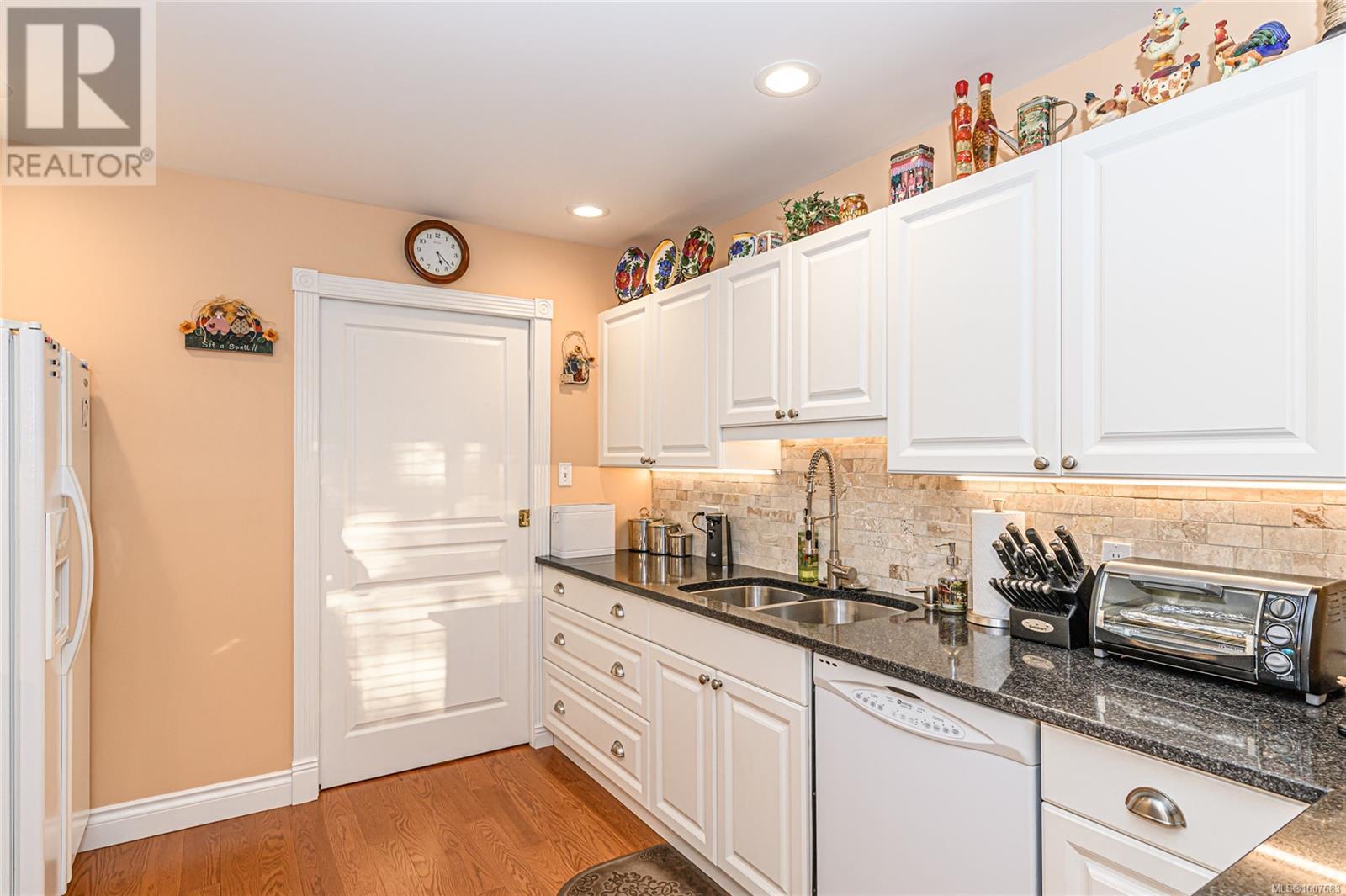 Single Family House for Sale in   Marsett Pl Royal Links North Saanich 
