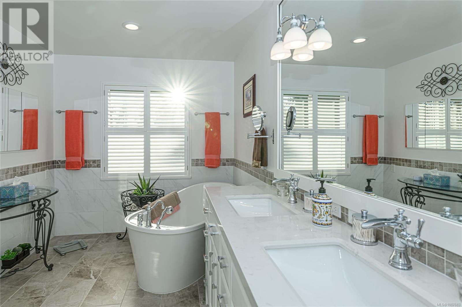 Single Family House for Sale in   Marsett Pl Royal Links North Saanich 