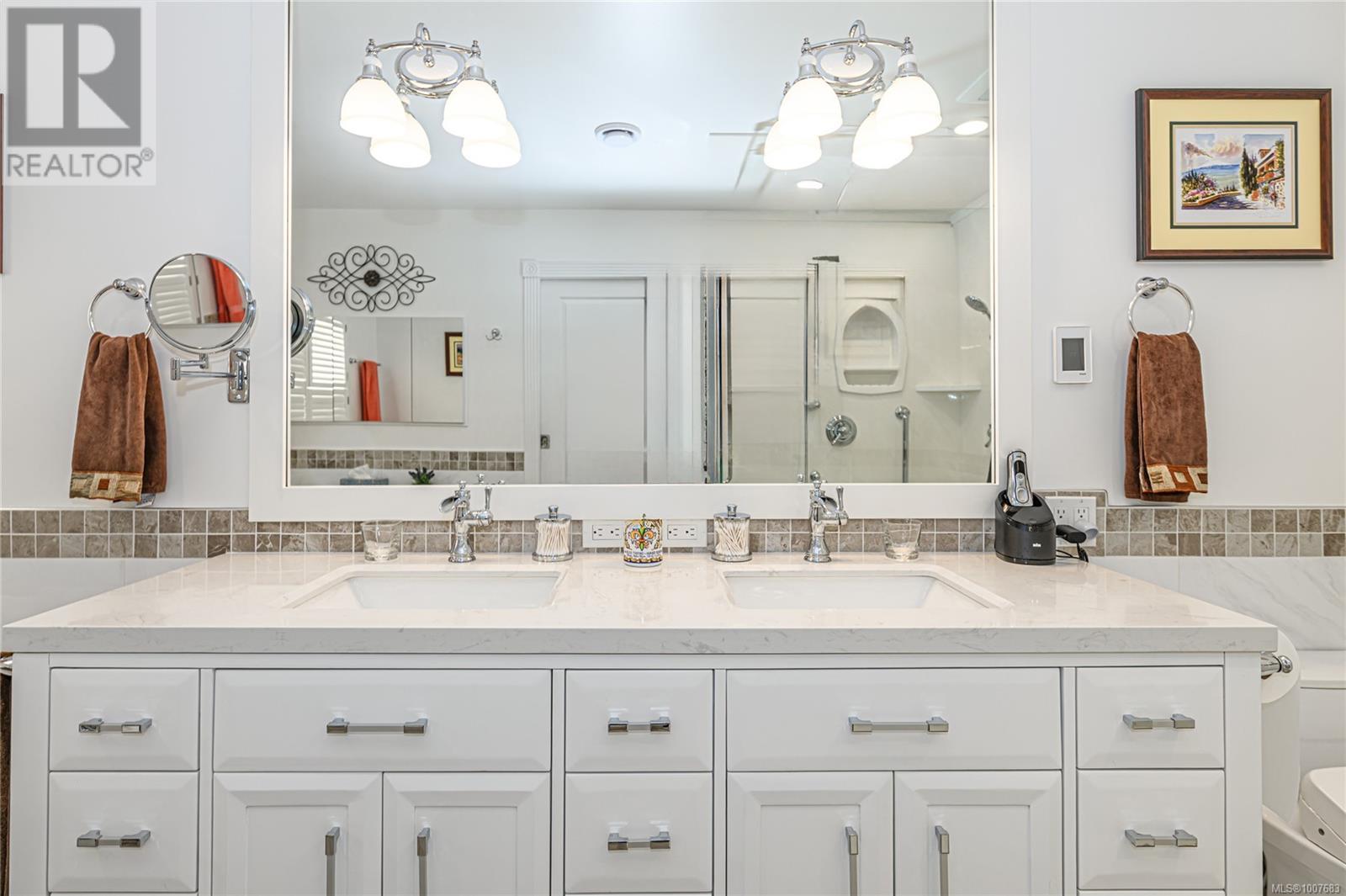 Single Family House for Sale in   Marsett Pl Royal Links North Saanich 