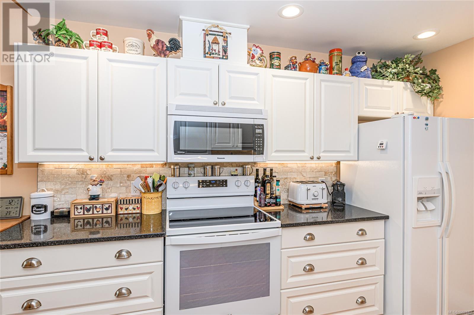 Single Family House for Sale in   Marsett Pl Royal Links North Saanich 
