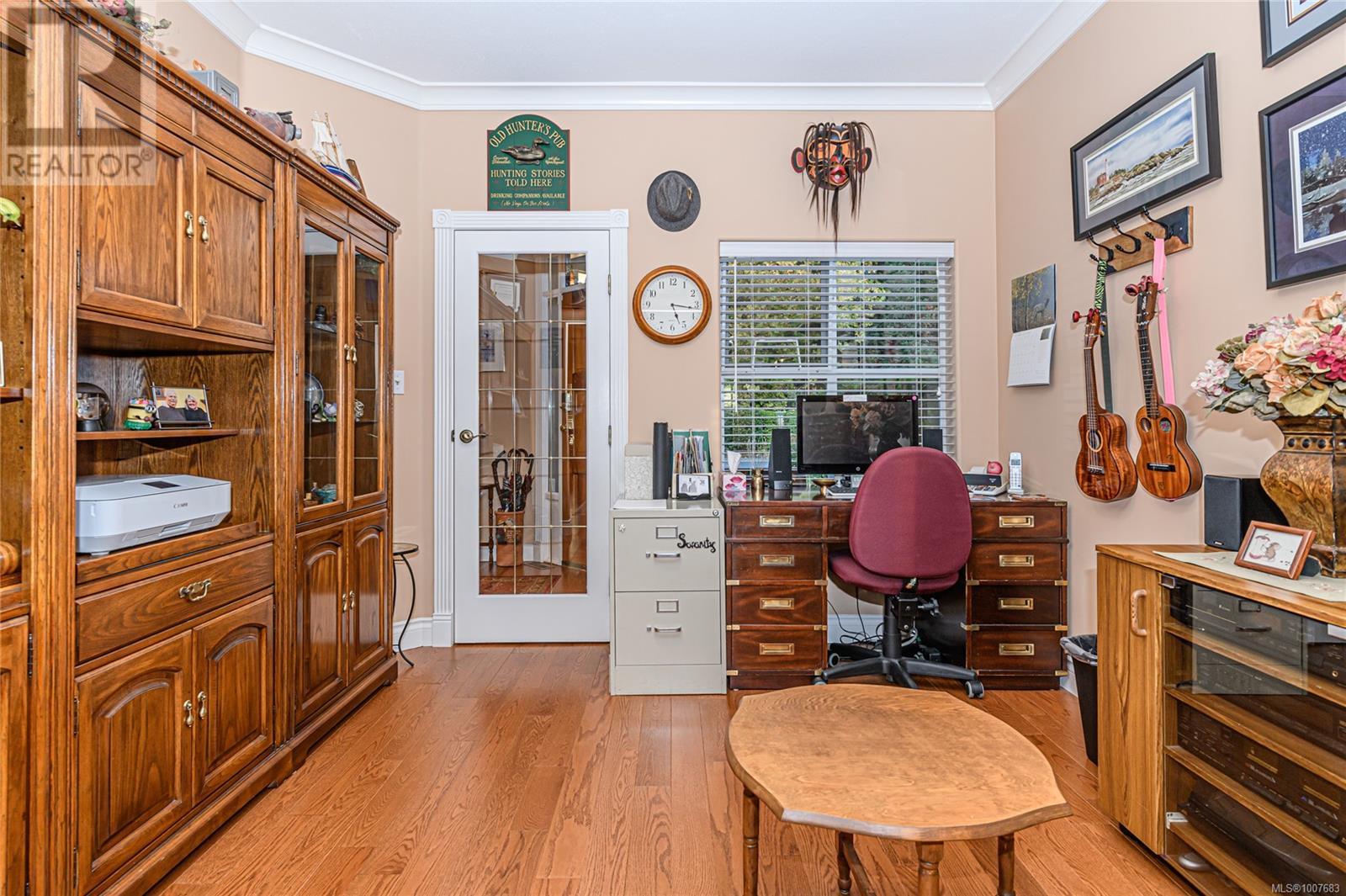 Single Family House for Sale in   Marsett Pl Royal Links North Saanich 