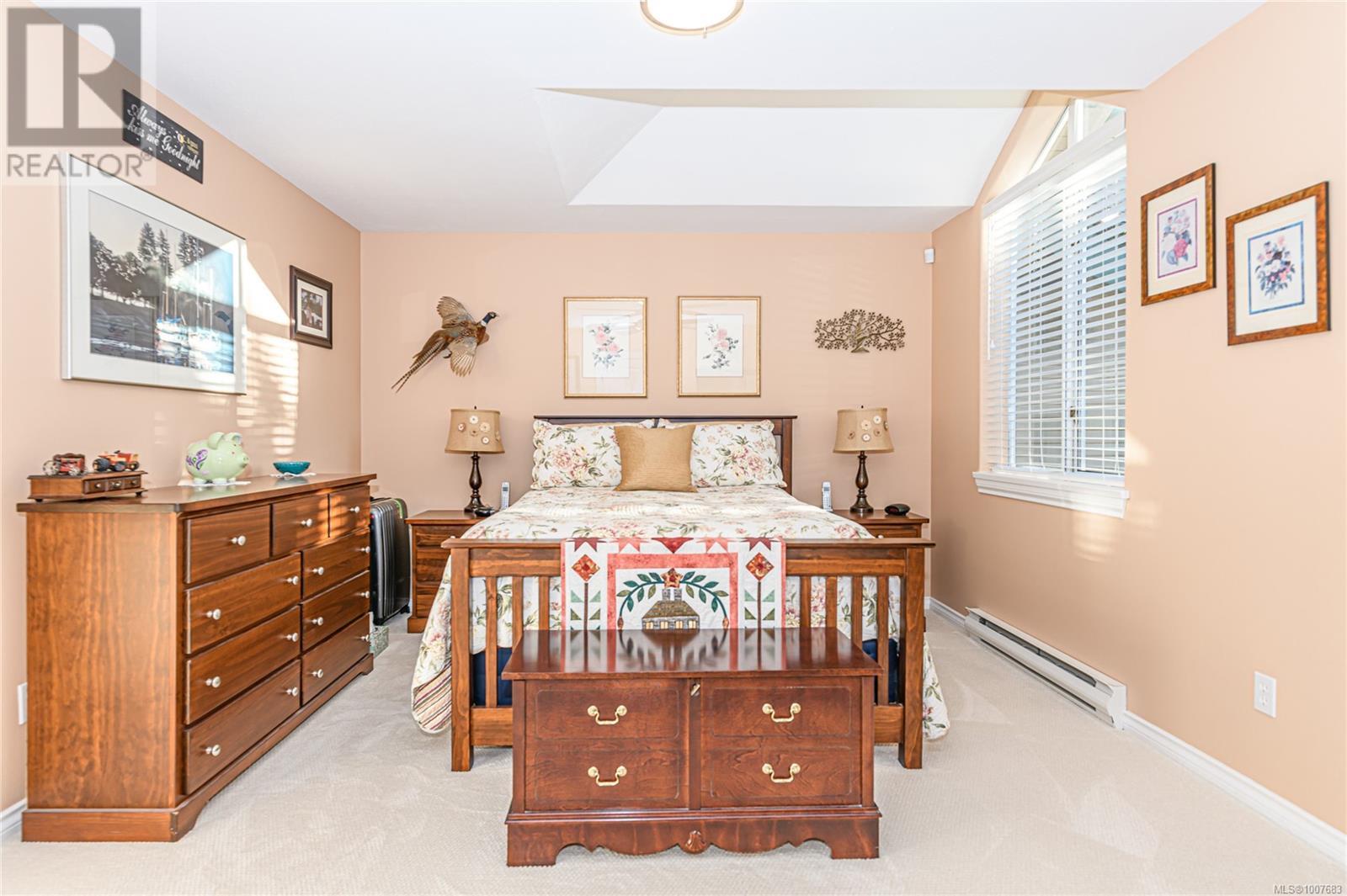 Single Family House for Sale in   Marsett Pl Royal Links North Saanich 