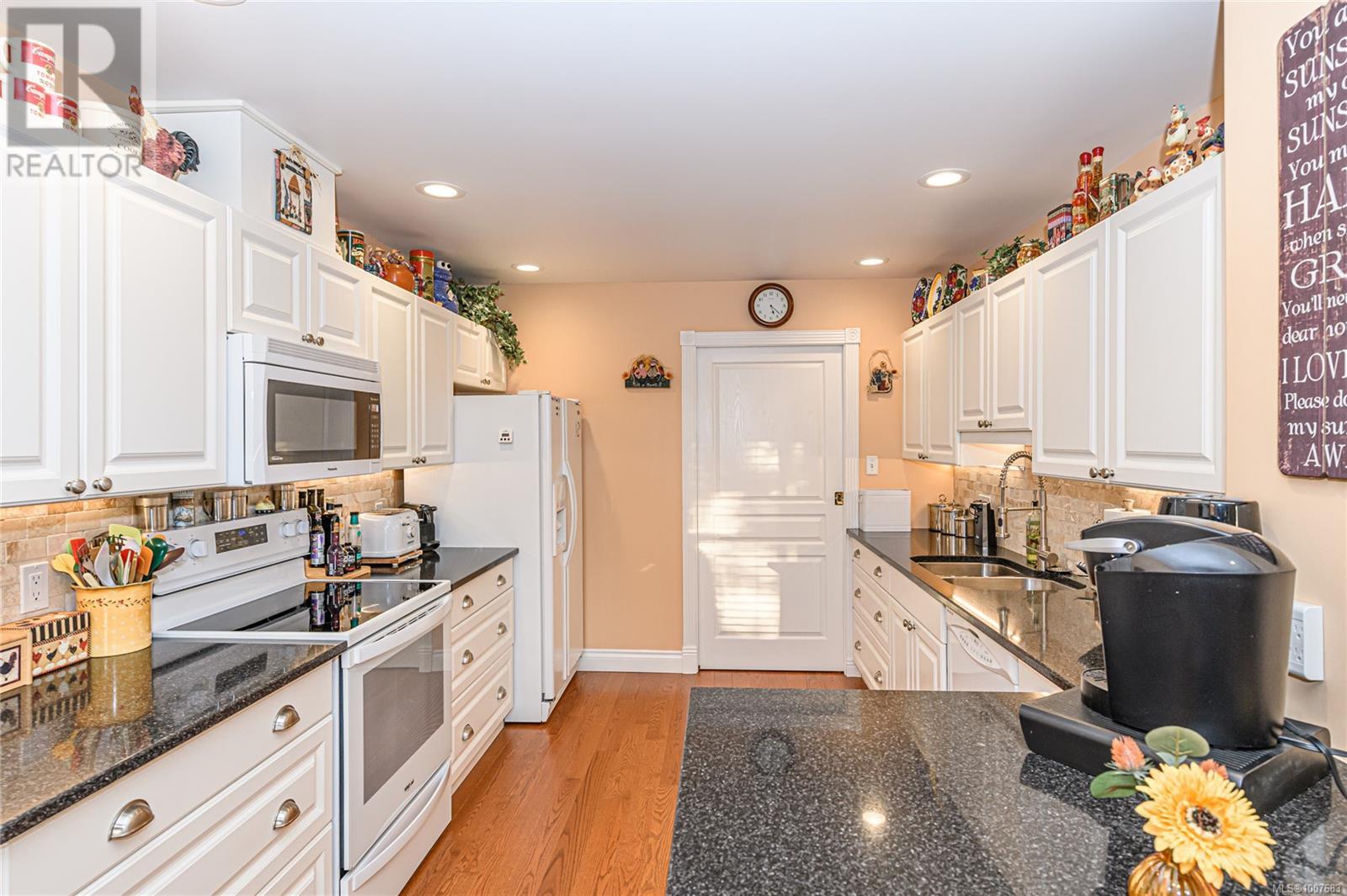 Single Family House for Sale in   Marsett Pl Royal Links North Saanich 