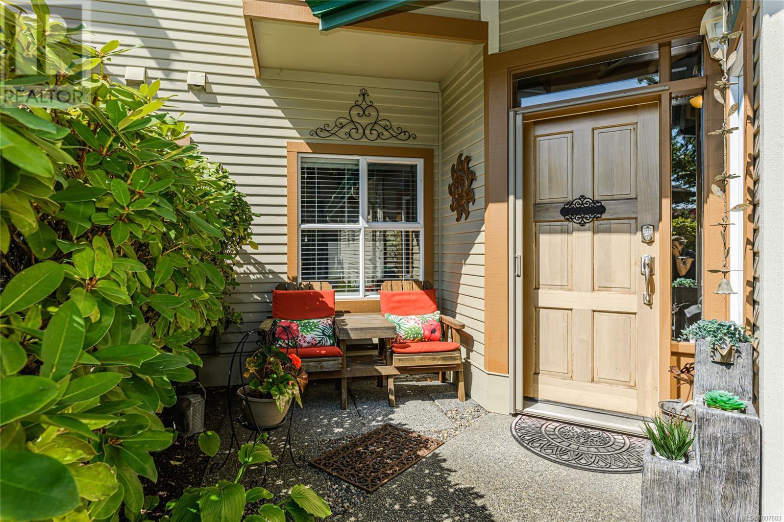 Single Family House for Sale in   Marsett Pl Royal Links North Saanich 