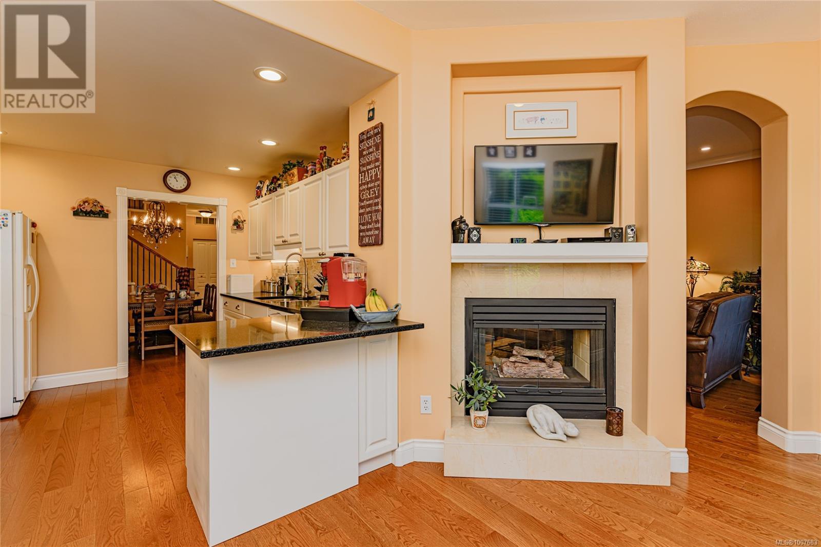 Single Family House for Sale in   Marsett Pl Royal Links North Saanich 