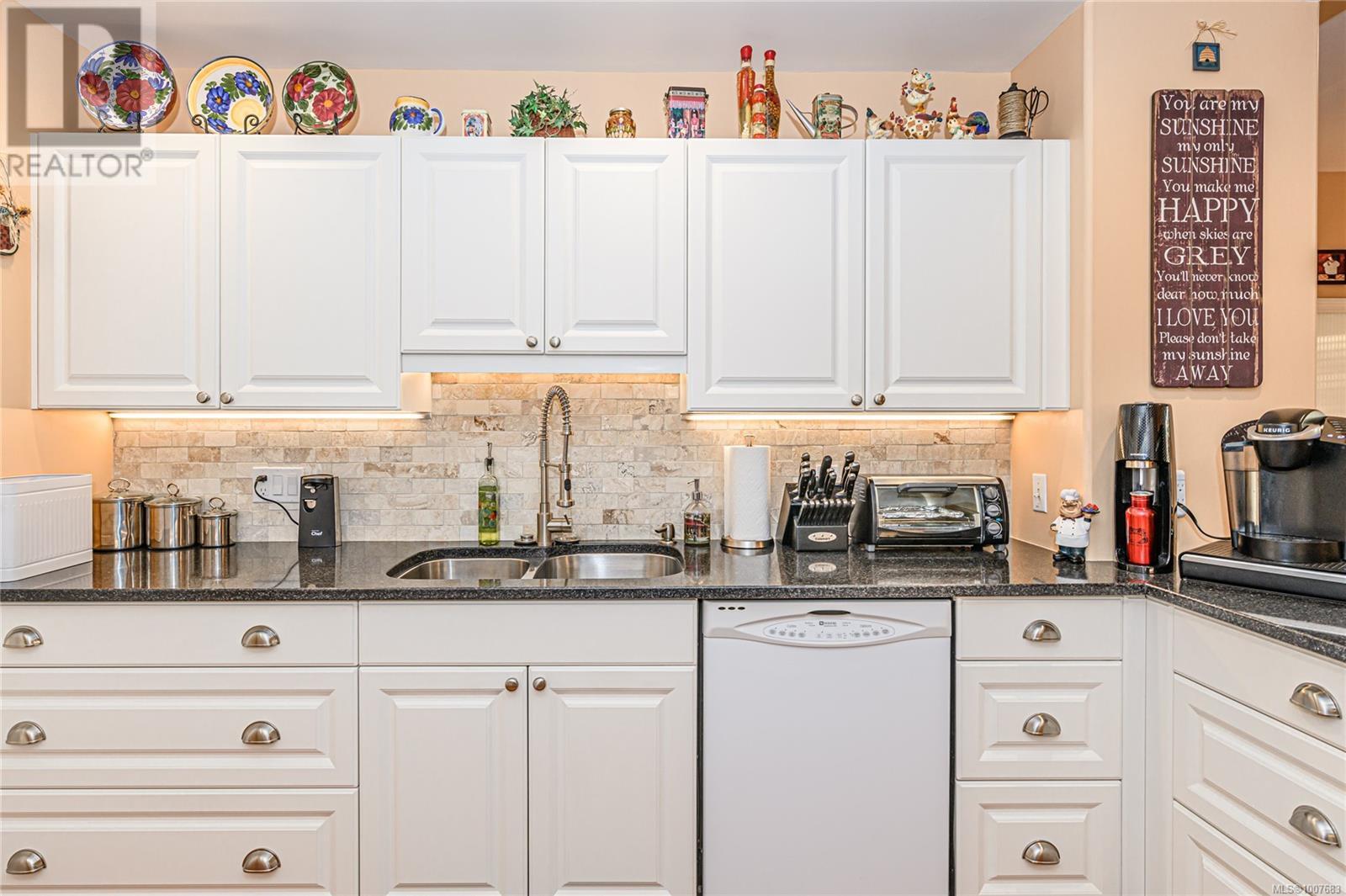 Single Family House for Sale in   Marsett Pl Royal Links North Saanich 