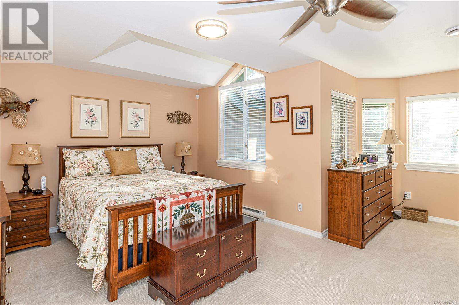 Single Family House for Sale in   Marsett Pl Royal Links North Saanich 