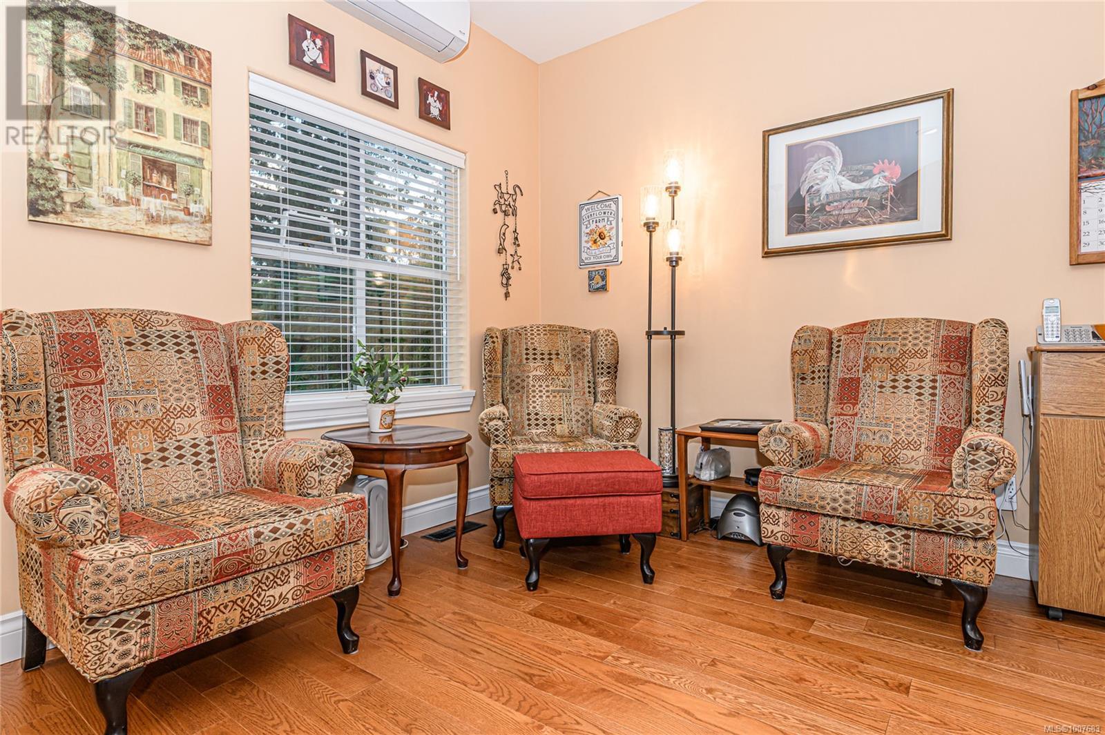 Single Family House for Sale in   Marsett Pl Royal Links North Saanich 