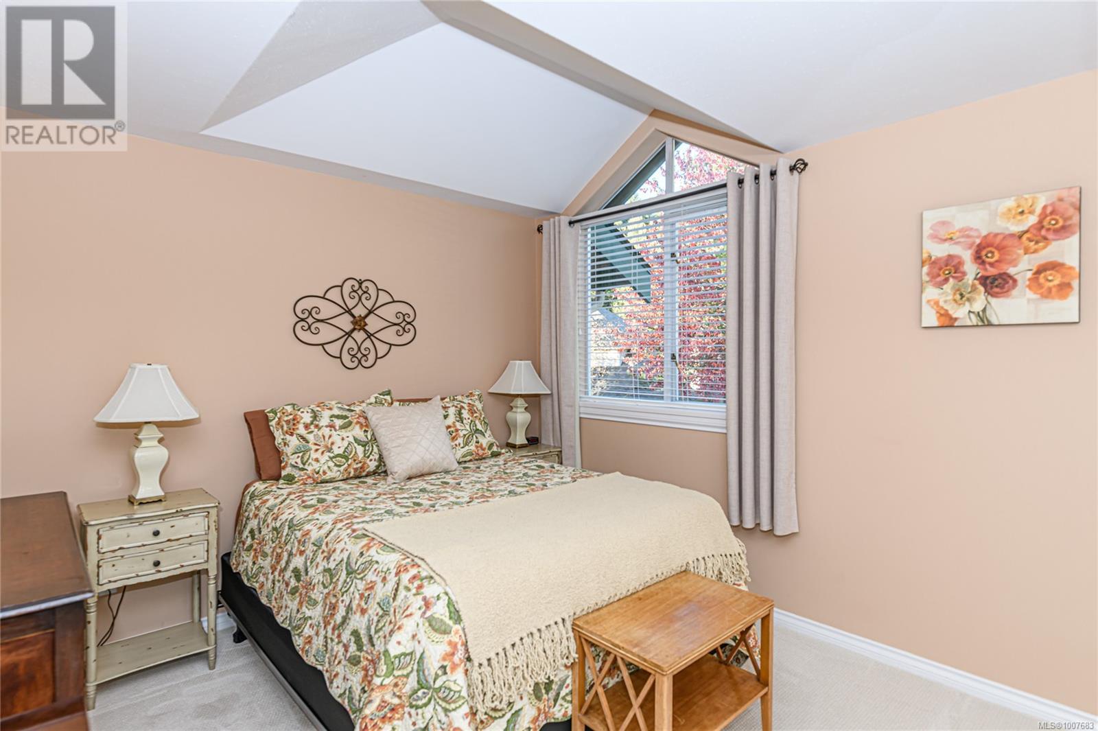 Single Family House for Sale in   Marsett Pl Royal Links North Saanich 