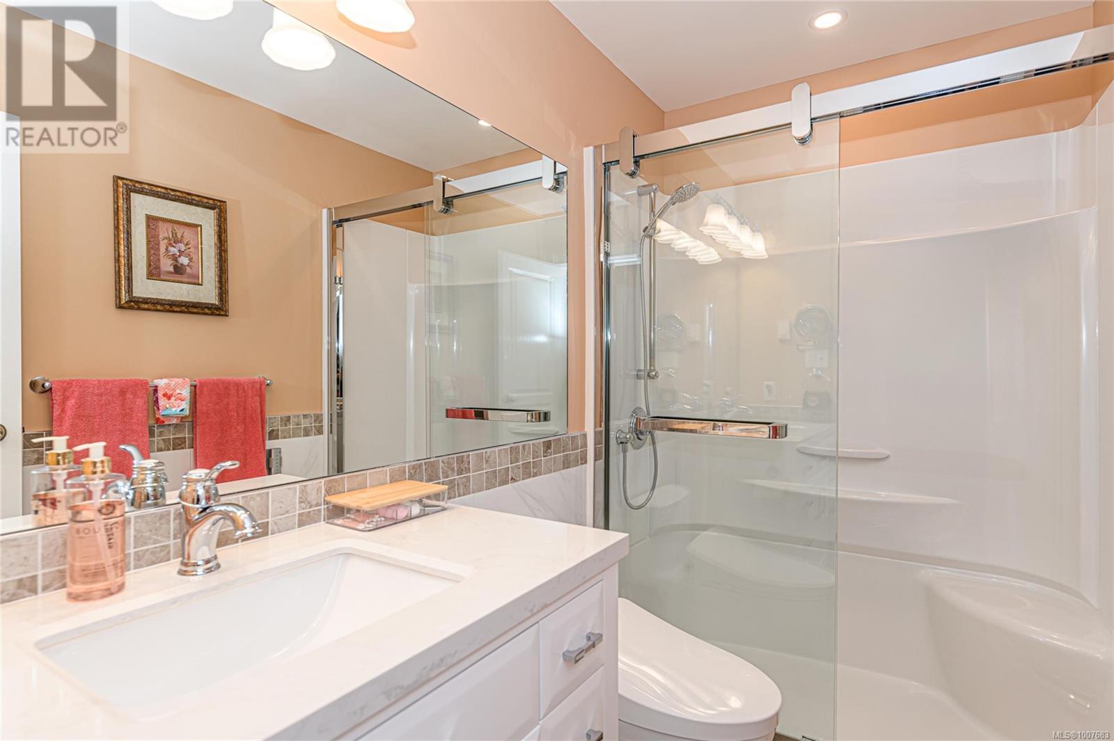 Single Family House for Sale in   Marsett Pl Royal Links North Saanich 