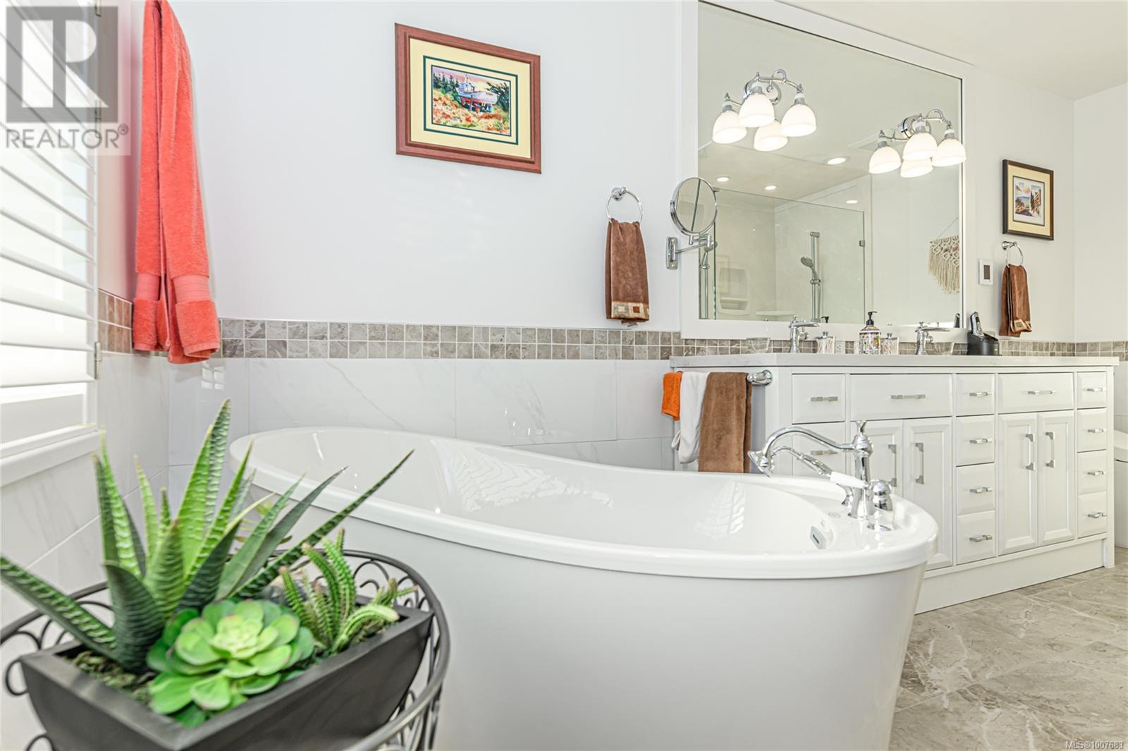 Single Family House for Sale in   Marsett Pl Royal Links North Saanich 