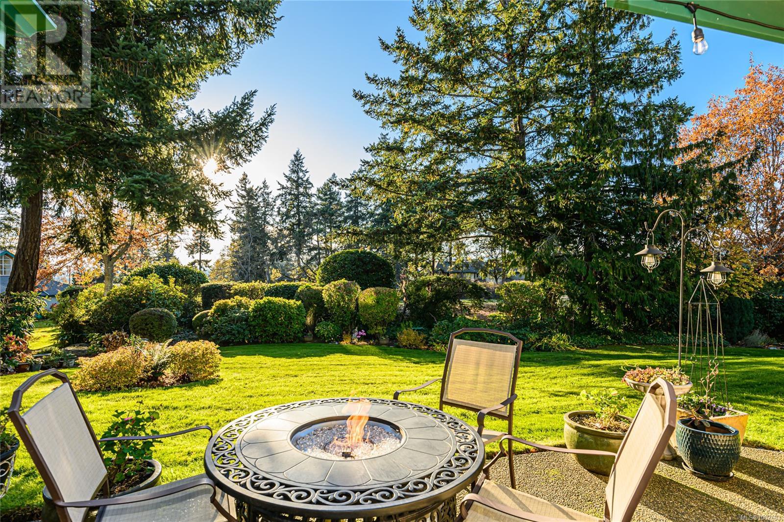 Single Family House for Sale in   Marsett Pl Royal Links North Saanich 