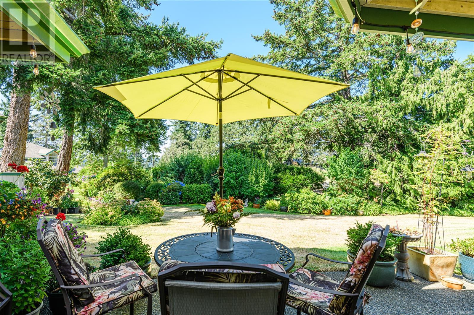 Single Family House for Sale in   Marsett Pl Royal Links North Saanich 