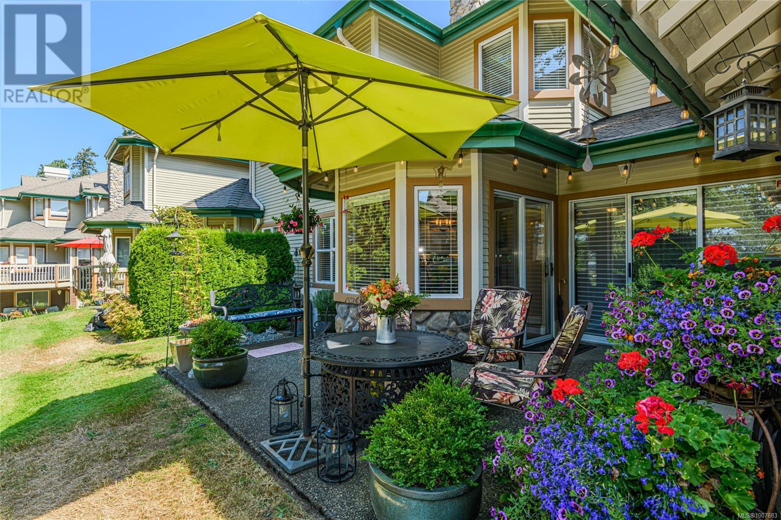 Single Family House for Sale in   Marsett Pl Royal Links North Saanich 