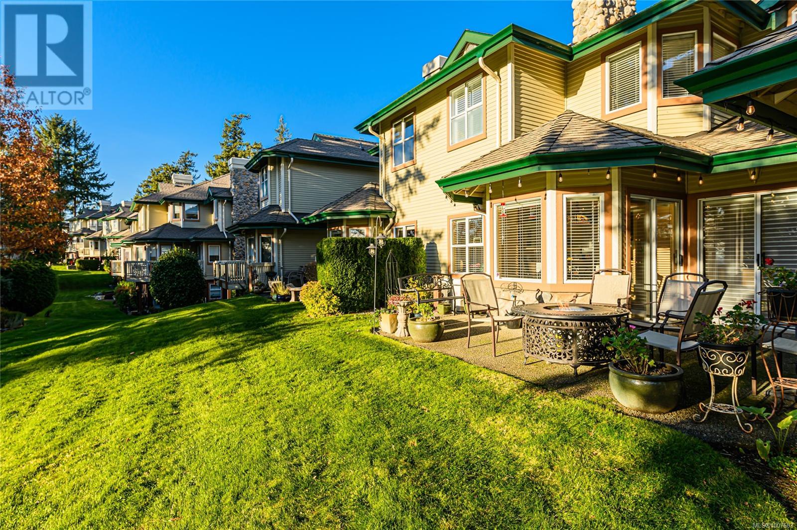Single Family House for Sale in   Marsett Pl Royal Links North Saanich 