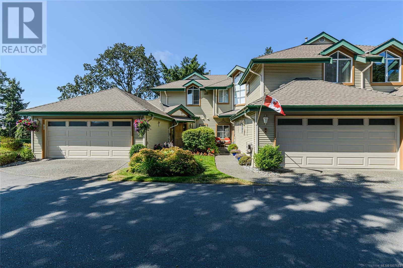 Single Family House for Sale in   Marsett Pl Royal Links North Saanich 