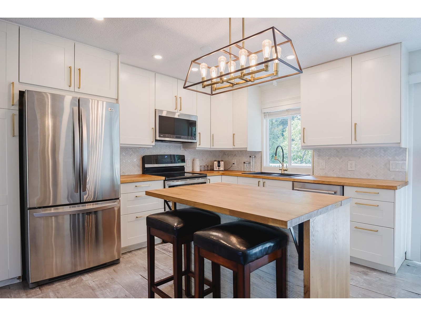 Photo 5 of 2275 Midas Street, Abbotsford BC