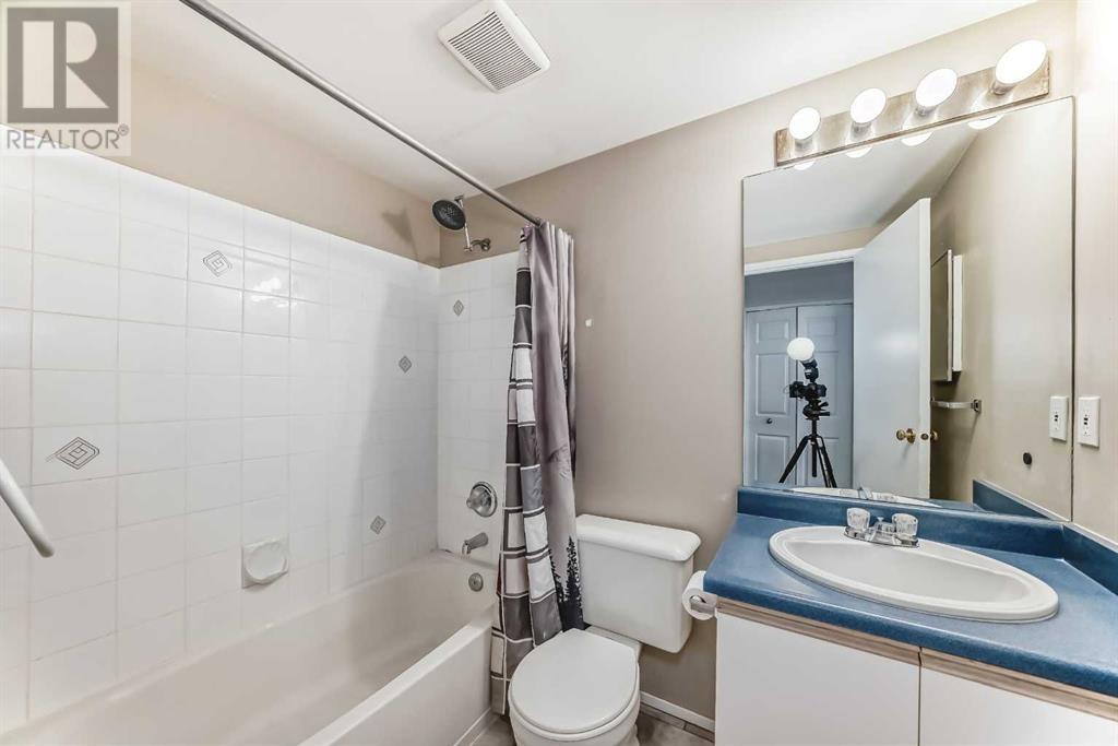 Single Family House for Sale in   Dover Point SE Dover Calgary 