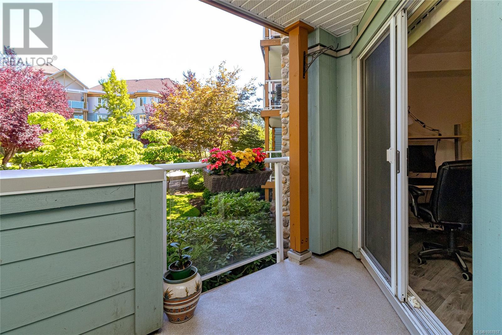 Single Family House for Sale in   Marsett Pl Park Royal Place Saanich 