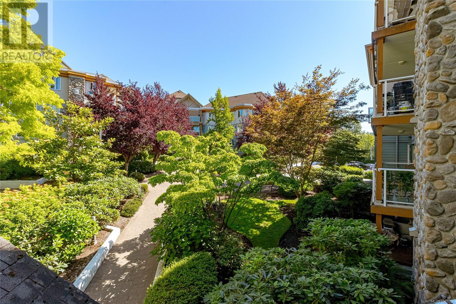 Single Family House for Sale in   Marsett Pl Park Royal Place Saanich 