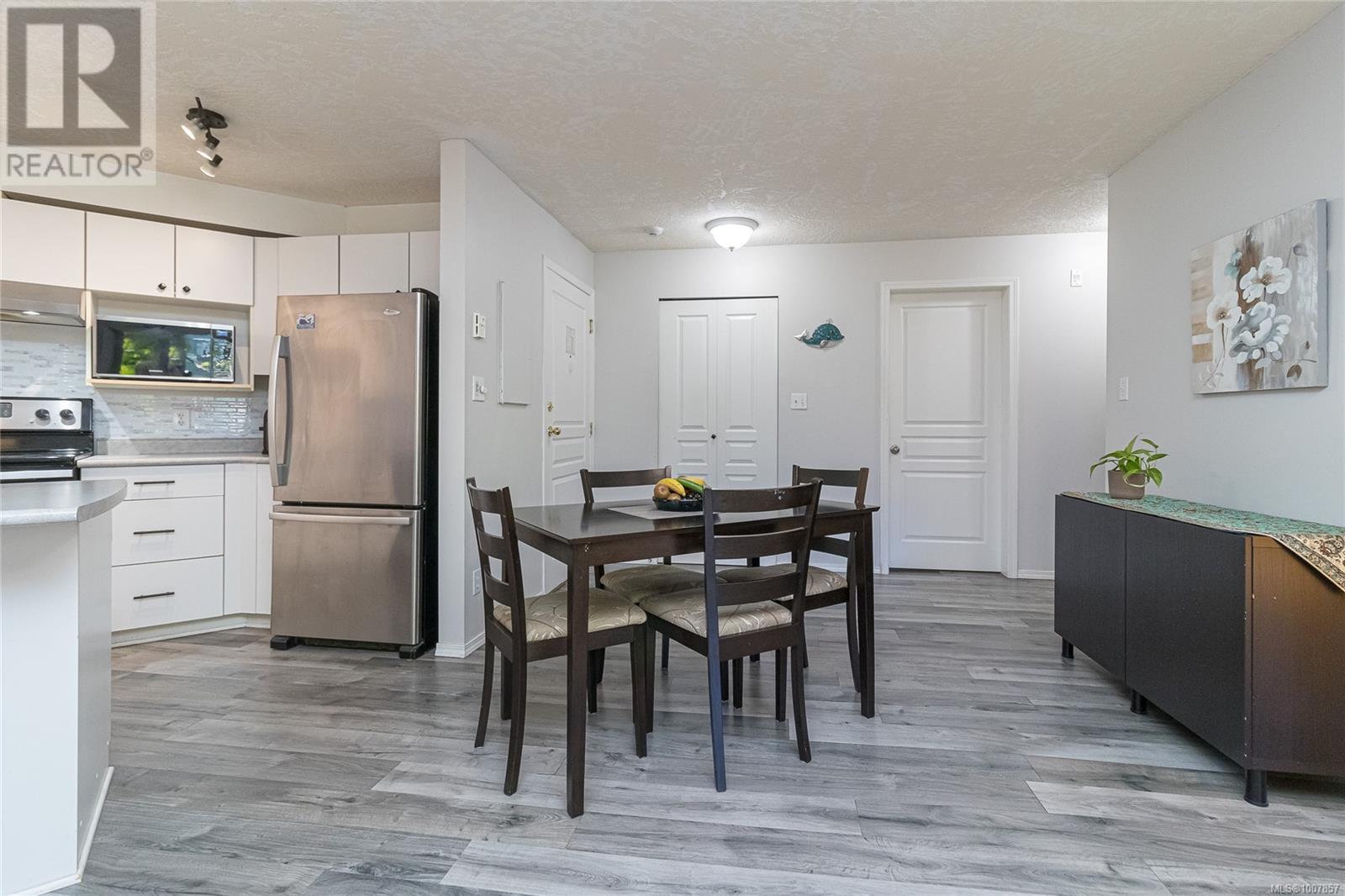 Single Family House for Sale in   Marsett Pl Park Royal Place Saanich 