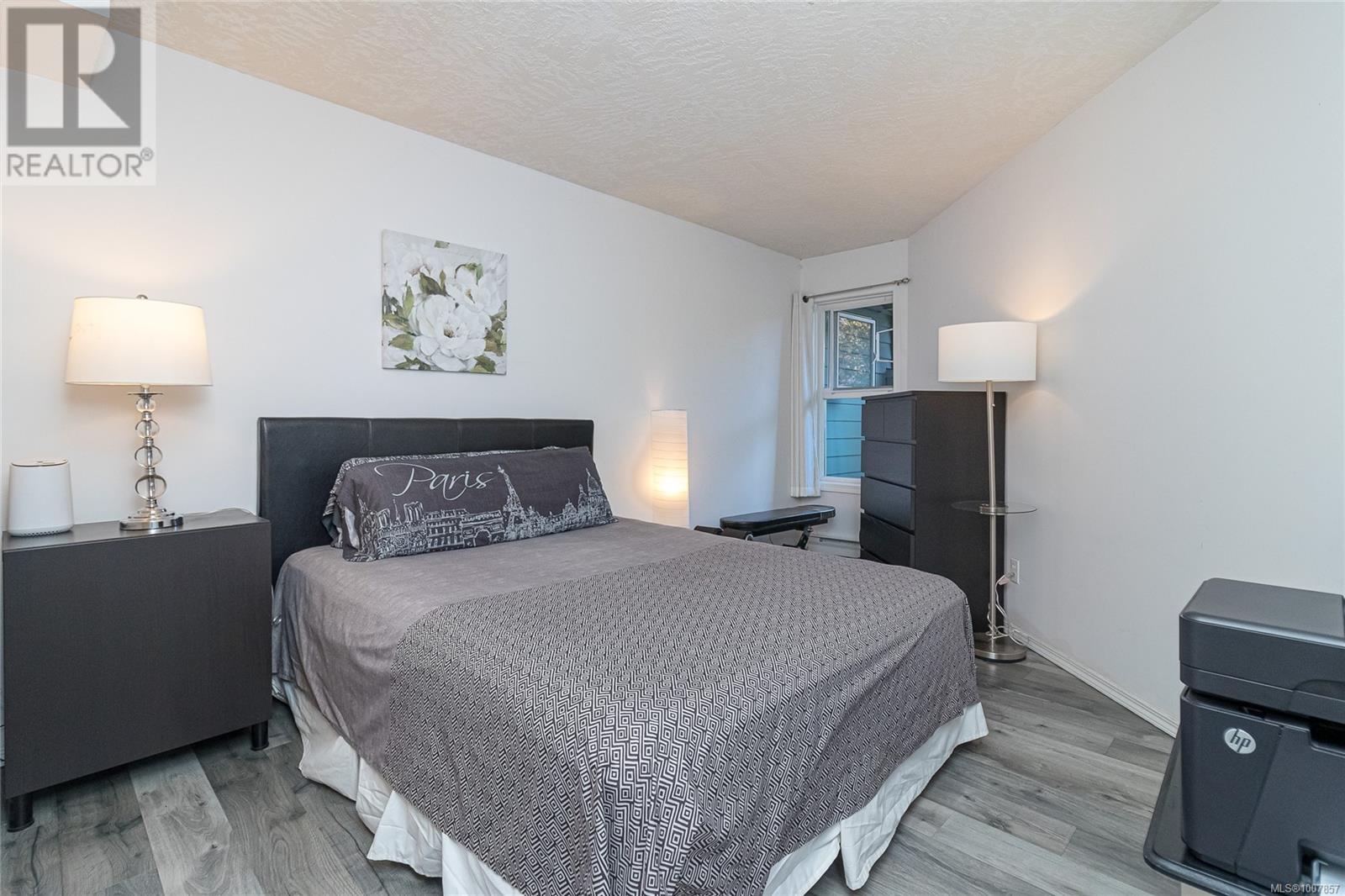 Single Family House for Sale in   Marsett Pl Park Royal Place Saanich 