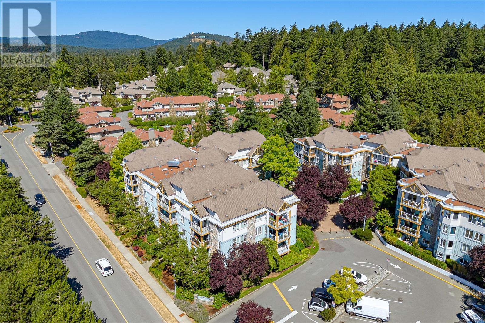 Single Family House for Sale in   Marsett Pl Park Royal Place Saanich 
