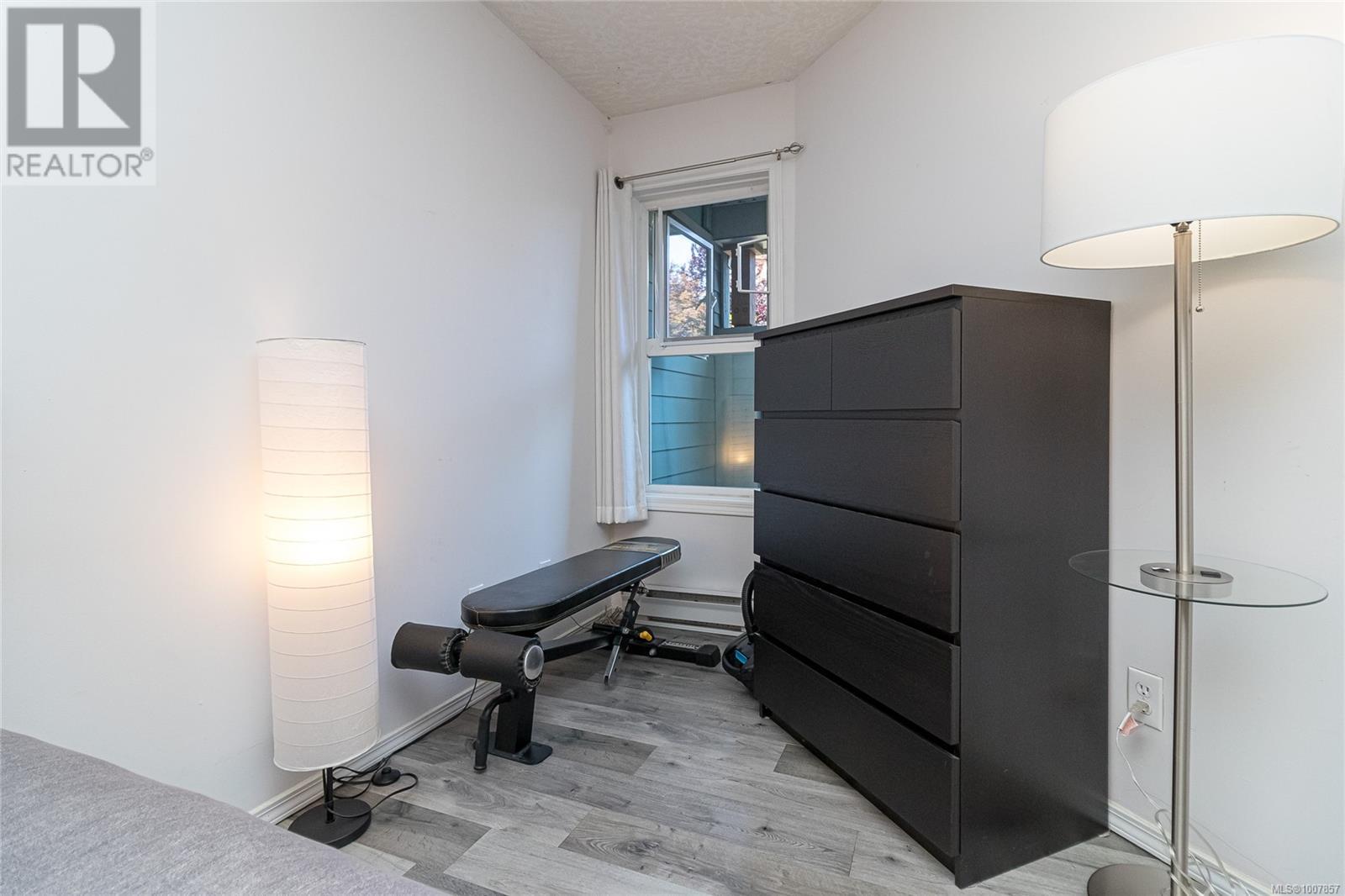 Single Family House for Sale in   Marsett Pl Park Royal Place Saanich 