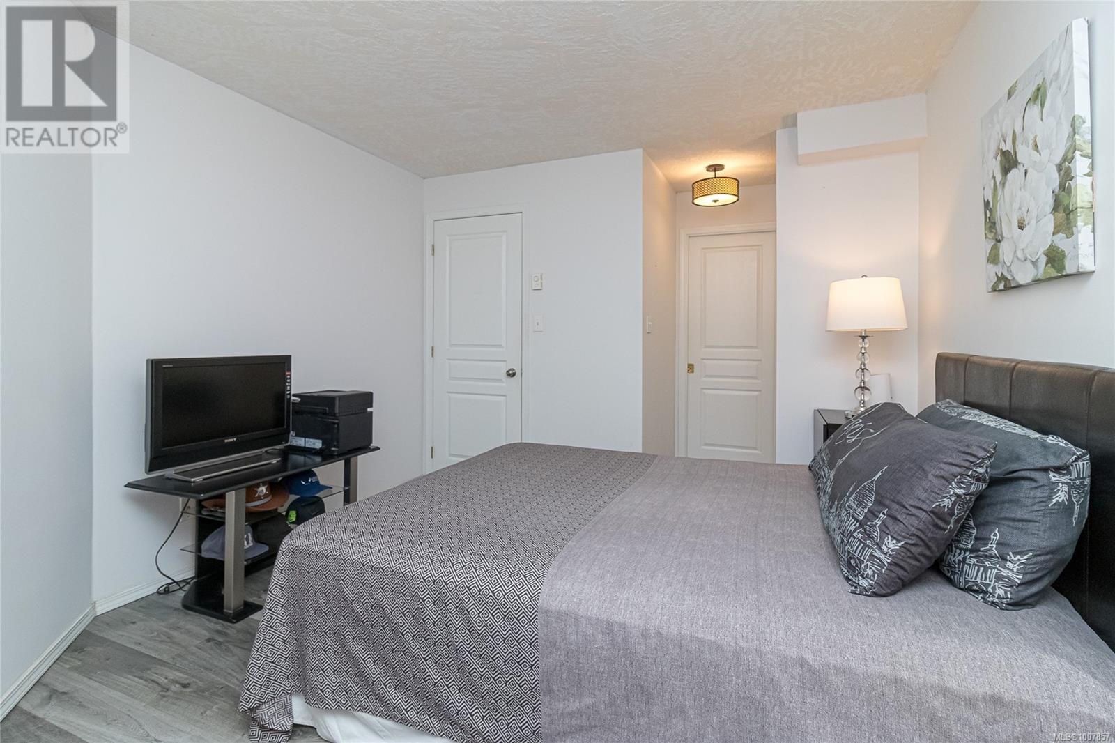 Single Family House for Sale in   Marsett Pl Park Royal Place Saanich 