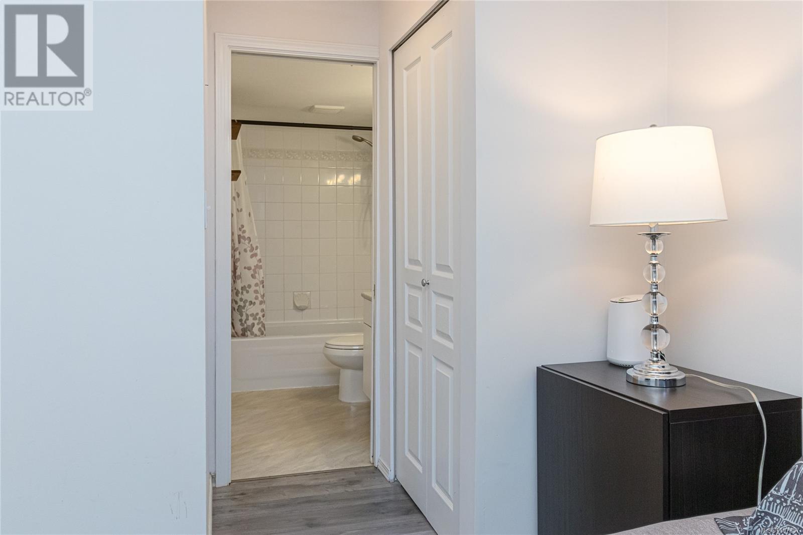 Single Family House for Sale in   Marsett Pl Park Royal Place Saanich 
