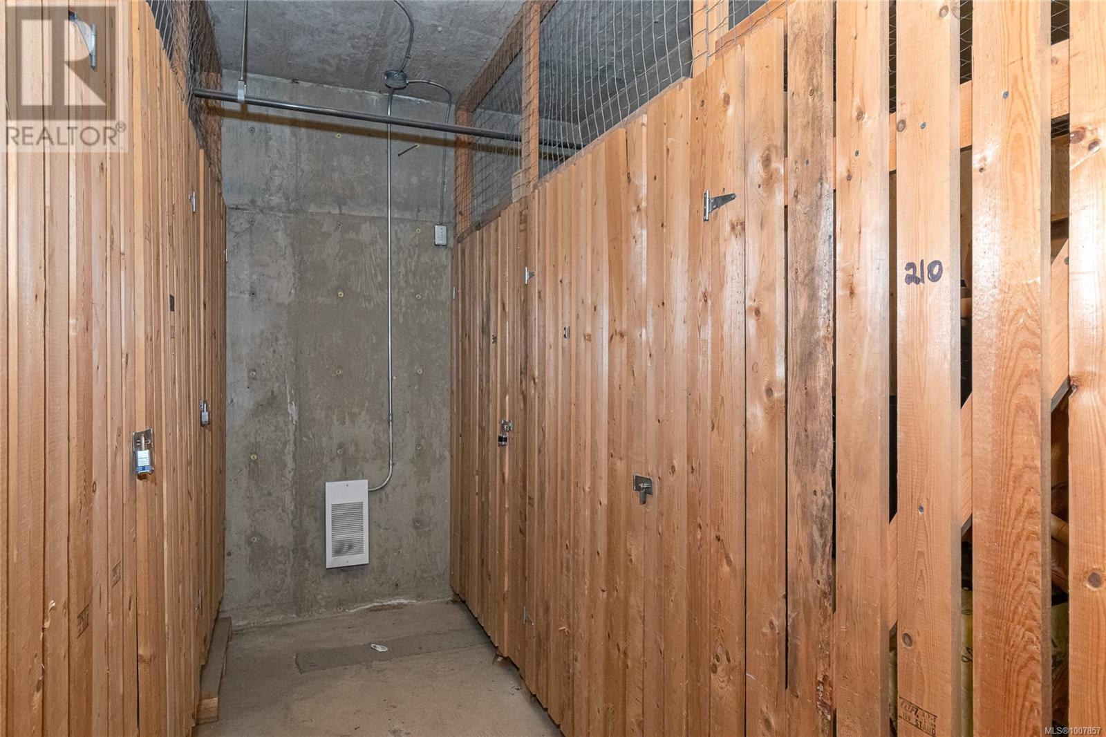 Single Family House for Sale in   Marsett Pl Park Royal Place Saanich 