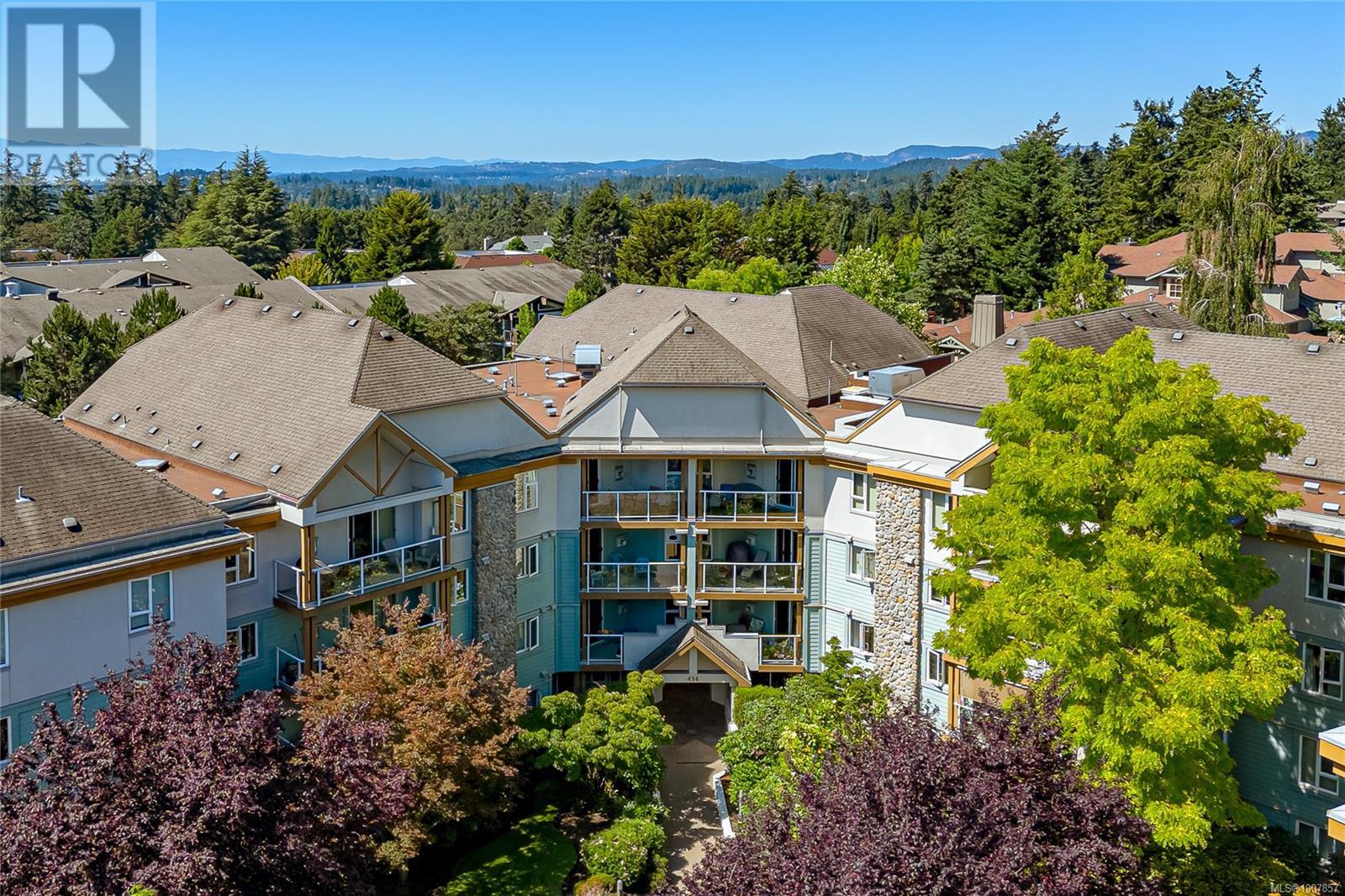 Single Family House for Sale in   Marsett Pl Park Royal Place Saanich 