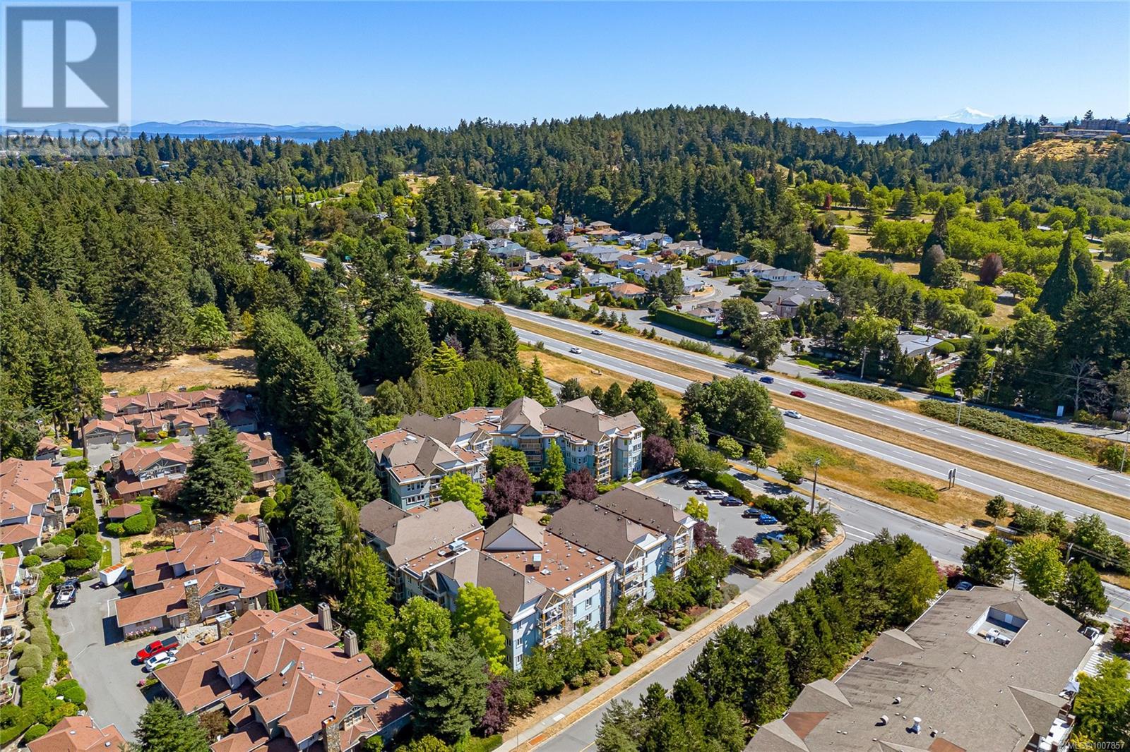 Single Family House for Sale in   Marsett Pl Park Royal Place Saanich 