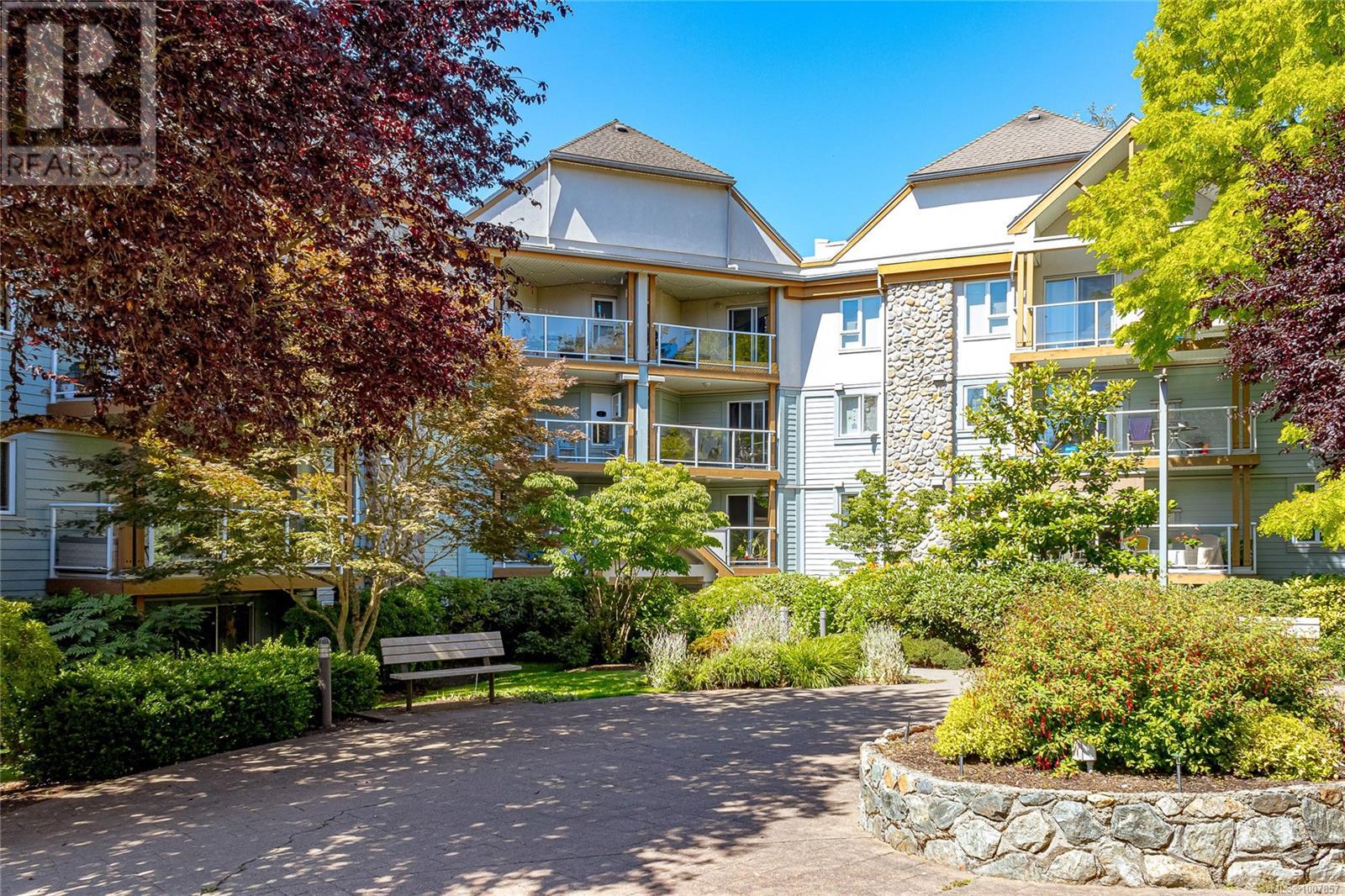 Single Family House for Sale in   Marsett Pl Park Royal Place Saanich 