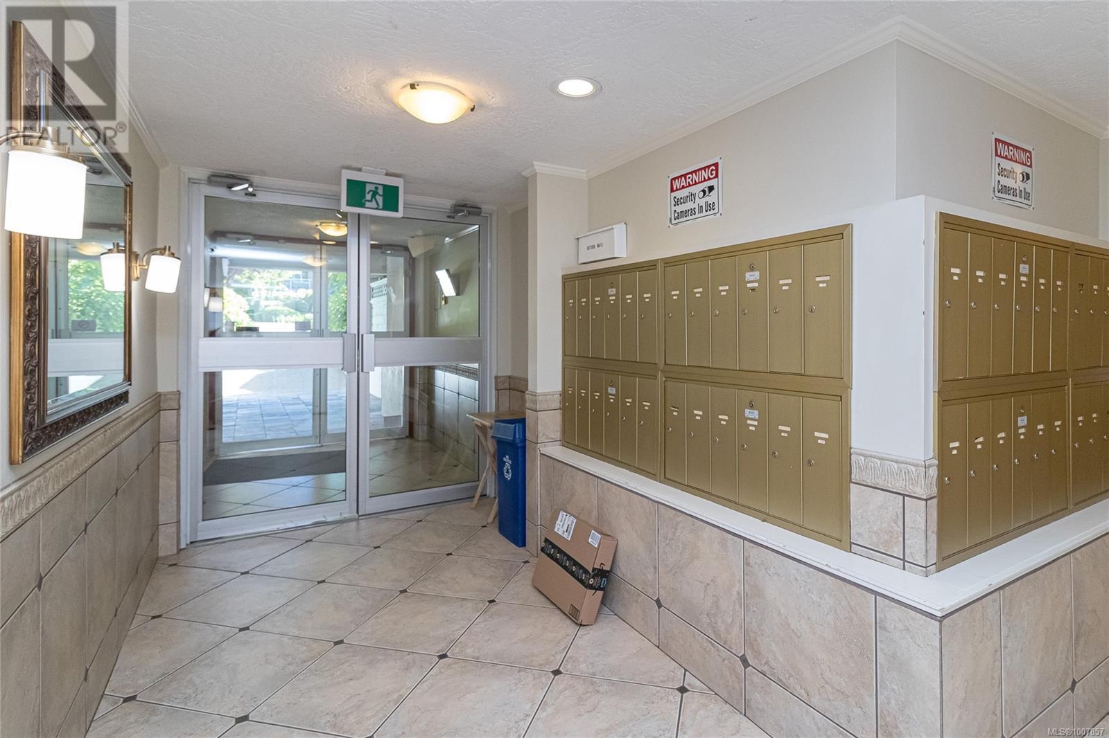 Single Family House for Sale in   Marsett Pl Park Royal Place Saanich 