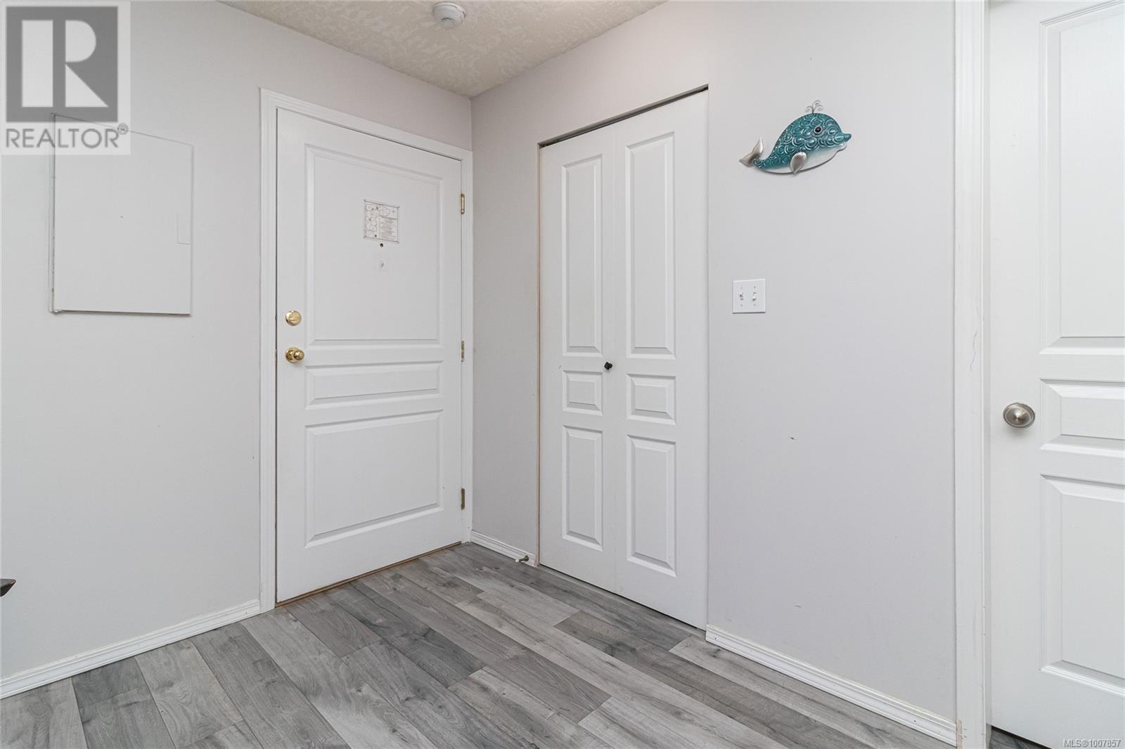 Single Family House for Sale in   Marsett Pl Park Royal Place Saanich 