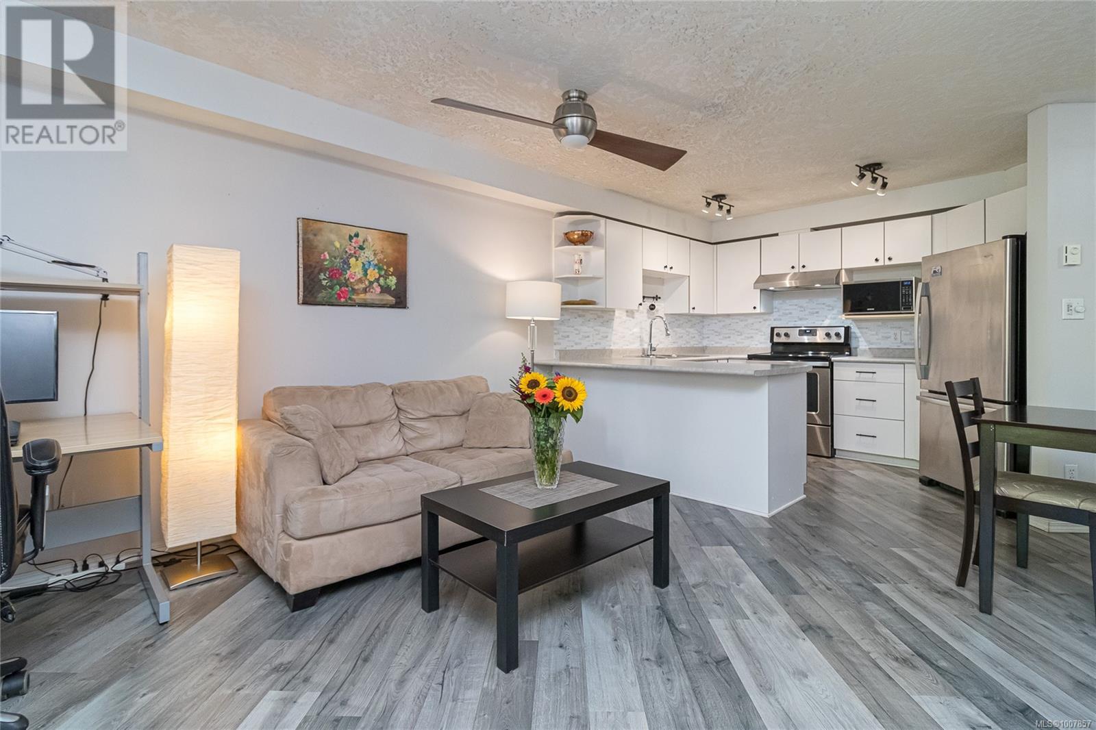 Single Family House for Sale in   Marsett Pl Park Royal Place Saanich 