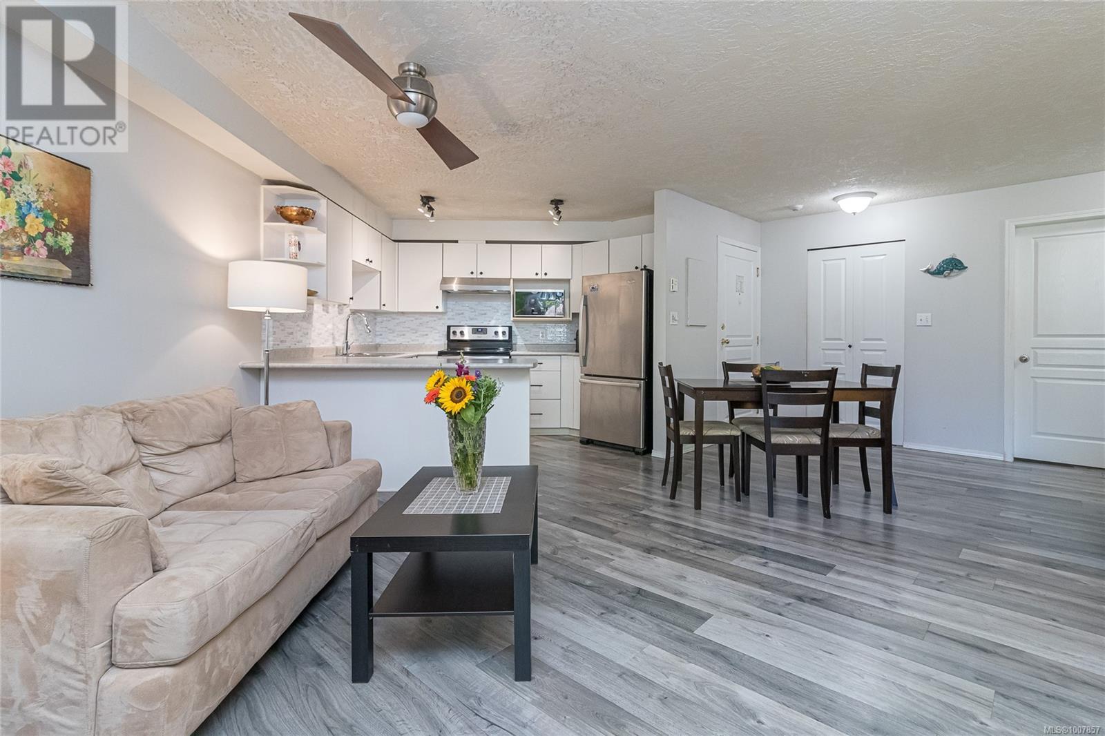Single Family House for Sale in   Marsett Pl Park Royal Place Saanich 