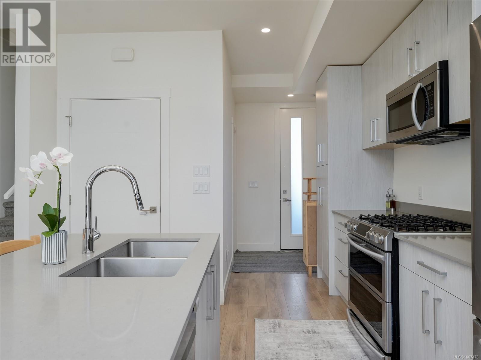 Photo 10 of 103 3331 Radiant Way, Langford BC