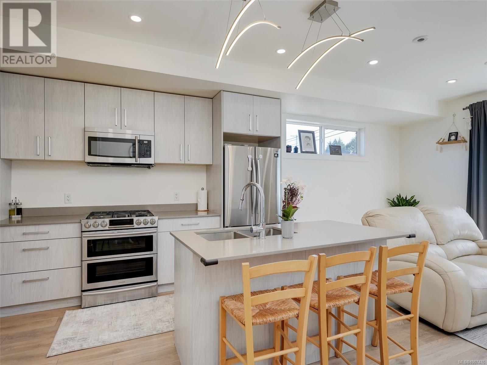 Photo 3 of 103 3331 Radiant Way, Langford BC