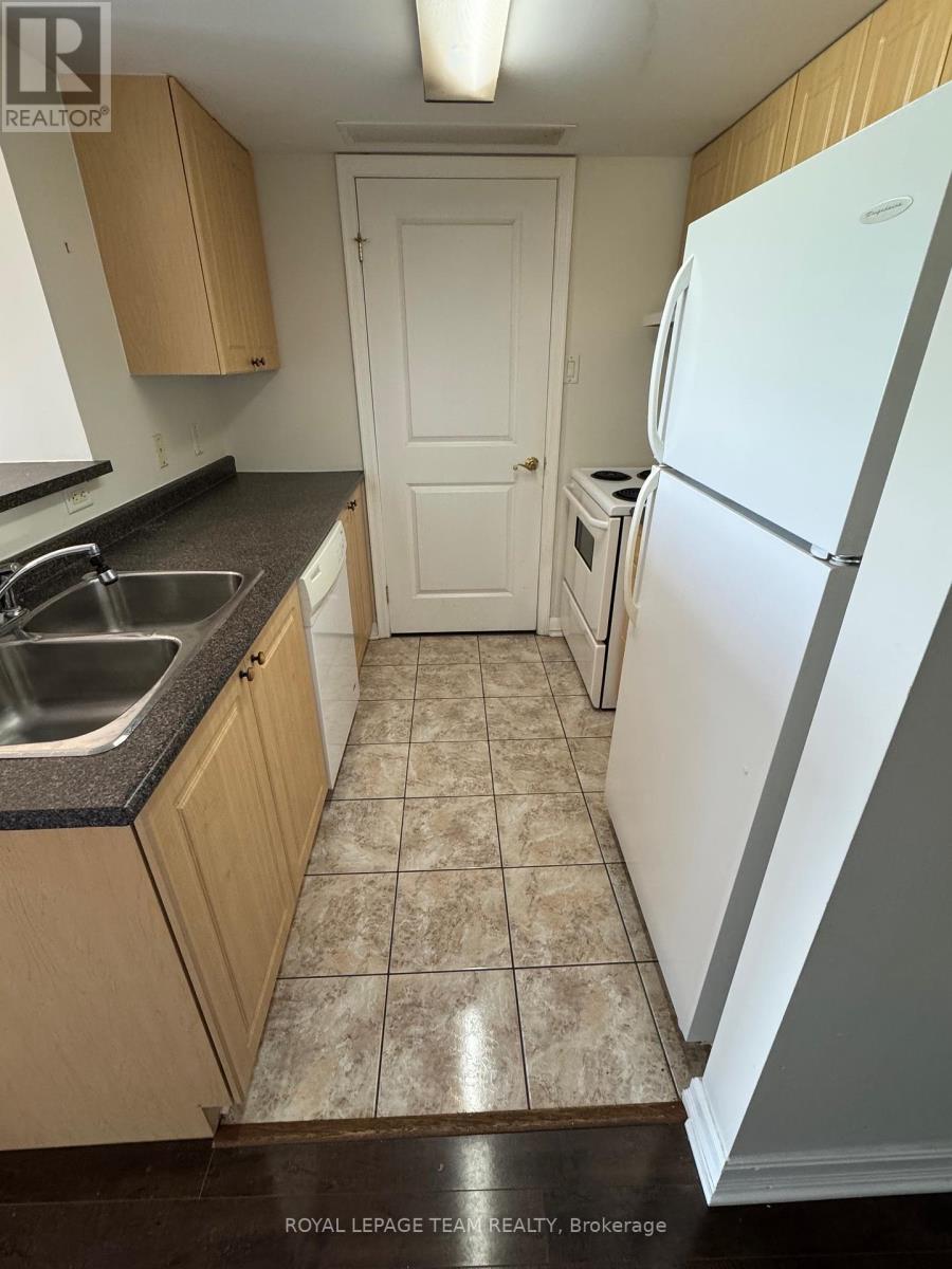 Photo 10 of 7 J 310 Central Park Drive, Ottawa ON