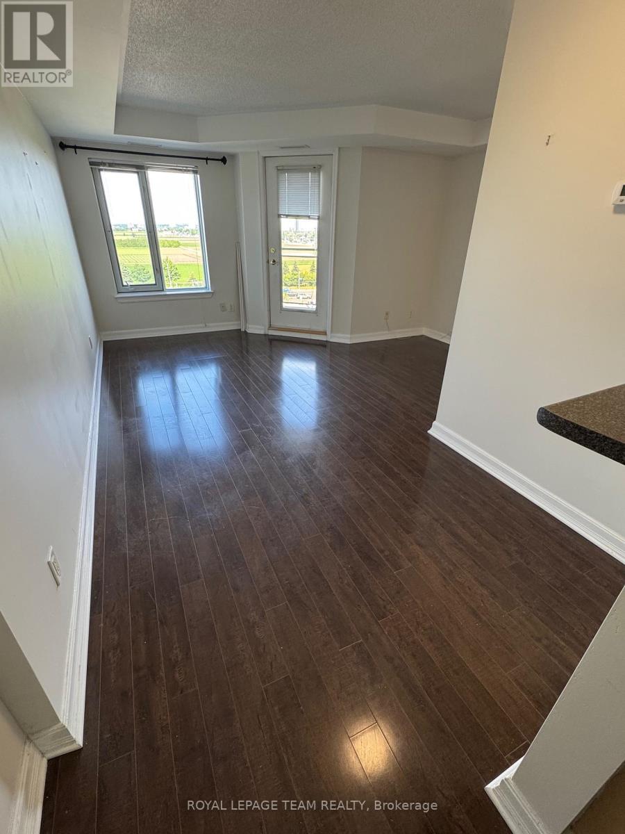 Photo 8 of 7 J 310 Central Park Drive, Ottawa ON