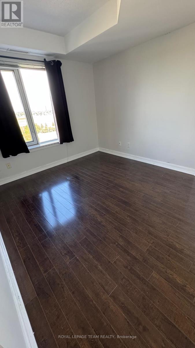 Photo 6 of 7 J 310 Central Park Drive, Ottawa ON