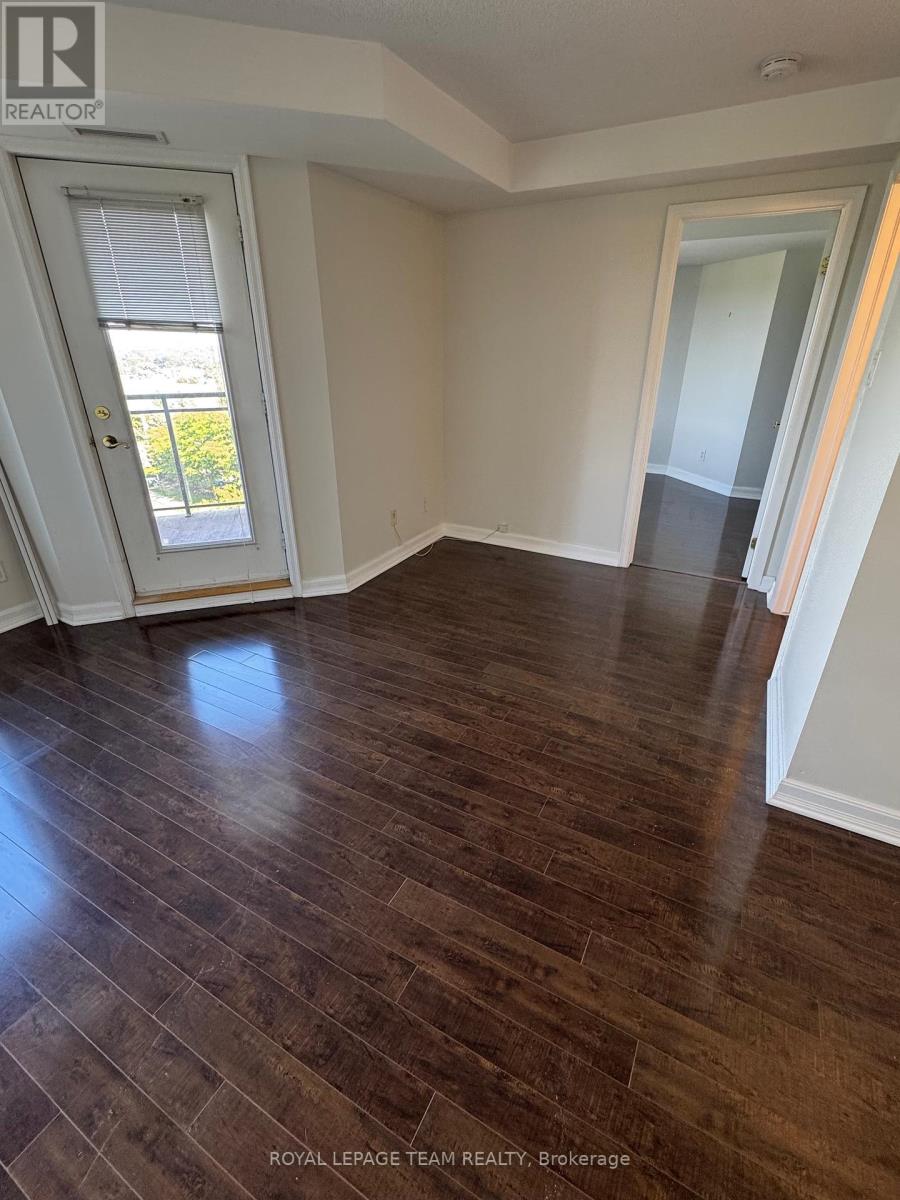 Photo 7 of 7 J 310 Central Park Drive, Ottawa ON